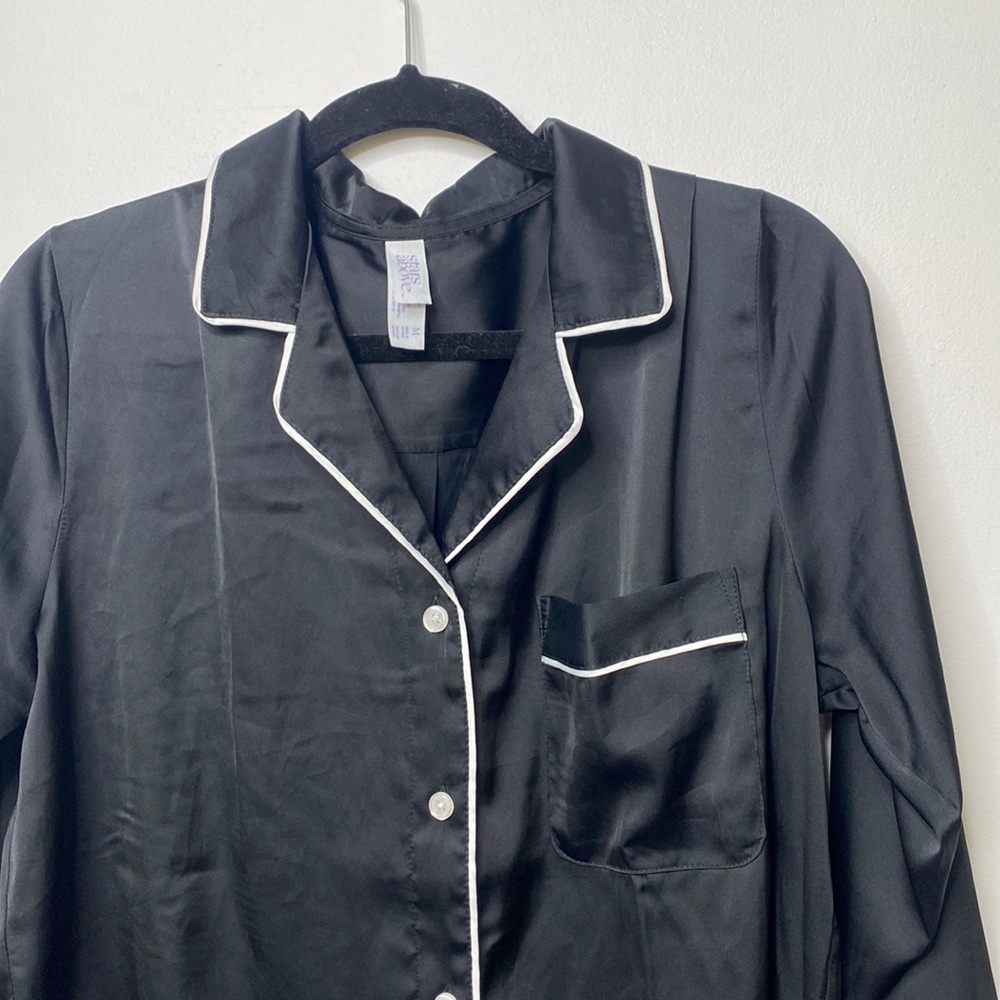Women’s black silk long sleeve pajama top size Medium